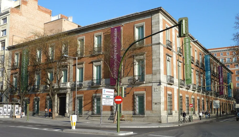 Fachada del Museo Thyssen-Bornemisza en el Paseo del Prado